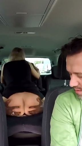 Deutsche Hausfrau Samy Fox im Einkaufszentrum abgeschleppt   Clip 2