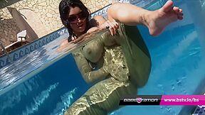 Pornstar Leah Shows You Her Pussy In The Pool With Leah Jaye