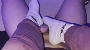 Watch as I cum to her toejob