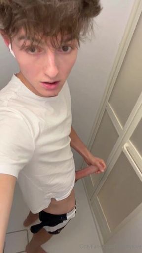 Handjob: Sven bathroom wank n cum