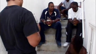 Межрасовое минет, кончить в рот, трахать, групповуха, сосать – блондинка получает анальный секс от BBC