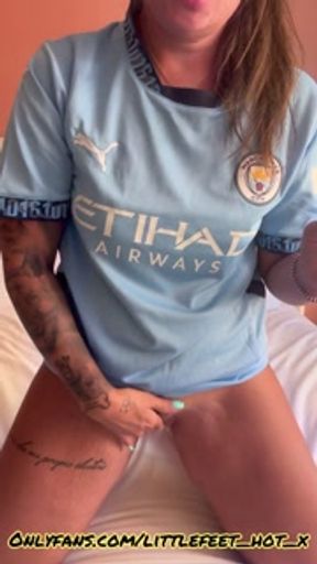 😈Footballer Girl Playing With Her LITTLE Pussy And SMOKING💨