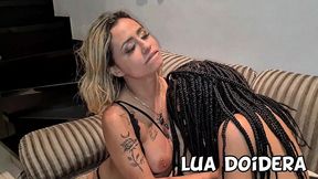 lua doidera recebeu a amiga izabela pimenta pra uma resenha em casa e elas acabaram se pegando, se chupando e se comendo com cintaralho