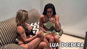 lua doidera recebeu a amiga izabela pimenta pra uma resenha em casa e elas acabaram se pegando, se chupando e se comendo com cintaralho