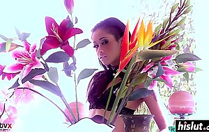 Skin Diamond gets her asshole drilled