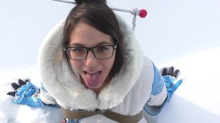 Overwatch Cosplay Slut Mei da mamada en la nieve