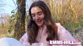 Skinny girl slap her ass outdoor!