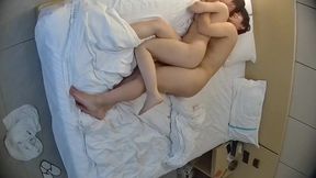 公寓酒店 最近超極品視頻了 女人膚白貌美 溫順配合男友 幾乎全程肉戲 兄弟們這波直接無腦沖1