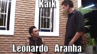 Fusti gay spagnoli tatuati fanno pompini per la prima volta e si fanno scopare il culo all'aperto con i preservativi