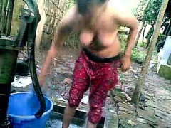 Bangla desi shameless village cousin- Nupur bathing outdoor
