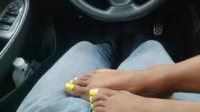 Reesha foot lap tease yellow toes
