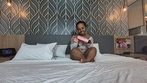 Paying my dwarf masseuse with gaseous farts By Isabelita and Ananzinha CAM Babi