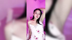 Quivering Asian sweetheart gets her pleasure on with a fleshlight