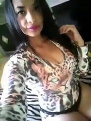 Elysama gostosa se exibindo