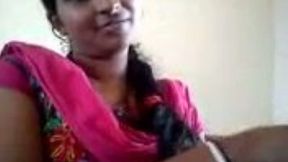 Amateur Desi MILF in pink sari was posing on camera just a bit