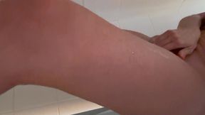 qui veut prendre une douche avec moi