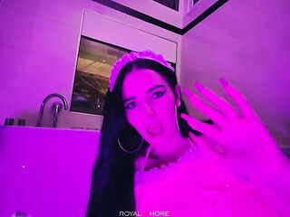 Luxury housewife Suzie Sparklez pees on the floor and wipes it with her tongue then sucks a big weenie