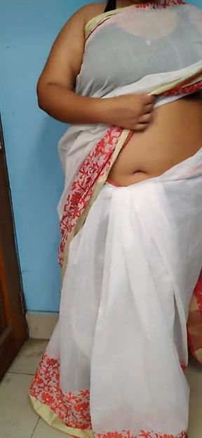 Neighbor Bhabhi Wearing Saree Sexy Figure
