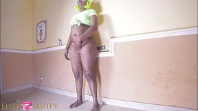 Thick ebony girl rubs her juicy booty