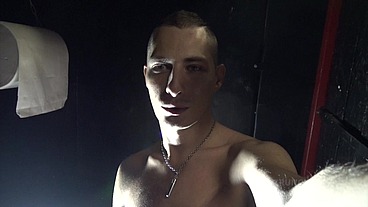 SALOPE BAISE PAR UN MEC TBM EN BACKROOM