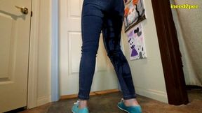 amatuer blake jones wetting her jean overalls