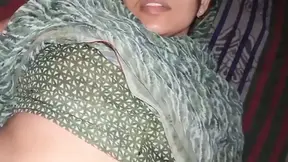 Brother-in-law kissed Bhabhi&#039;s cheeks and lips and fucked her and kept fucking her until Bhabhi squirted