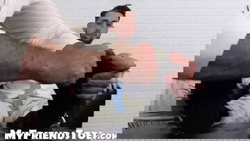 Ricky really sex to create KC feet sole and toes wet