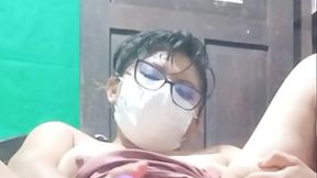 estaba tan excitada que comence a follarme mi vagina con el dildo vibrador que me regalo mi padrastro, tengo multiples orgasmos y derrame liquidos vaginales