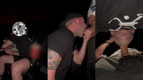 fui no cinema com um amigo e comi o puto ali mesmo, depois gozamos no banheiro. - parte i