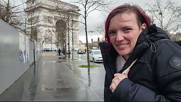 je drague un mec dans le metro et il me baise dans une salle d&eacute_saff&eacute_ct&eacute_