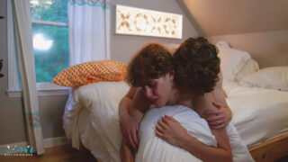 Avsugning, barbacka, knullande, rå, strippa, naken – Anal trekant för amatör magra amerikanska tonårsslampor