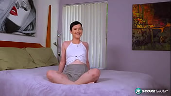Jade Valentine Shows Off Her Bubble Butt And Bush