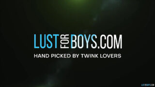 Masturbation, Abspritzen, Schwänze – Solo-Mädchenfilm des dünnen Amateur-Teenagers Henry Evans, großer Schwanz in den Arsch gefickt