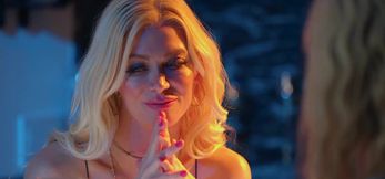 Teen Jill Kassidy pussygrinds with hot MILF Serene