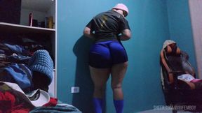 A curvy tranny with a big ass and a feminine body.