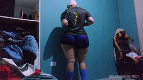 A curvy tranny with a big ass and a feminine body.