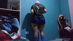 A curvy tranny with a big ass and a feminine body.