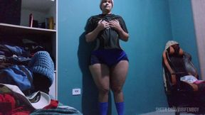 A curvy tranny with a big ass and a feminine body.