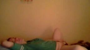 Skinny and weird teen rubs her quim lying on the bed