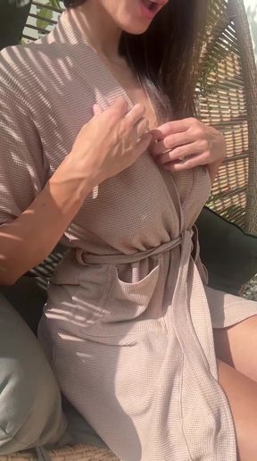 Lactating big tit fan gets her fill