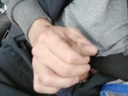 Amatoriale ita pubblico - mi faccio una sega mentre guido e sborro sulla maglietta in autostrada