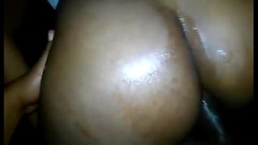 Preta sentando gostoso na piroca