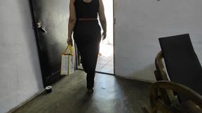 A stiletto heel allergy causes her to scratch her beautiful feet (2)