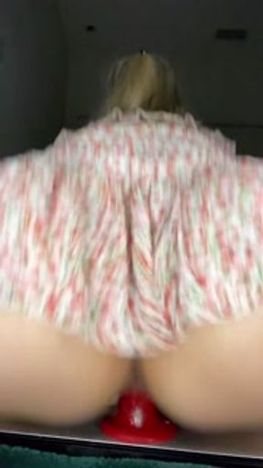 Young Slimthick_Vic stretching her ass for the first time! AND SQUIRTING