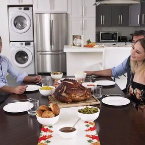 Thanksgiving Turns Me On - S40:E18