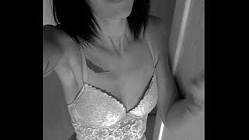 Il pleut par chez moi. Et vous ? Ce temps est parfait pour s'_occuper au lit, ...