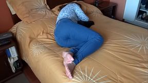 He caresses me while I rest and I up excited, a big cumshot on my tits