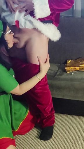 Sexy Hot Mature MILF Suck Fat Santa Cock