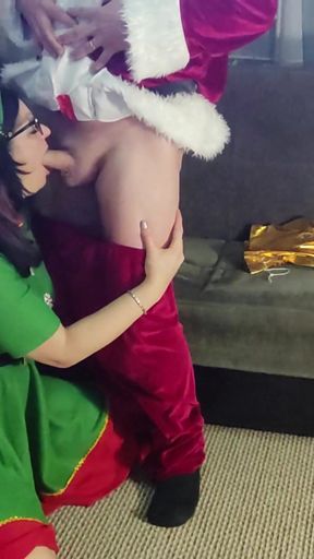 Sexy Hot Mature MILF Suck Fat Santa Cock