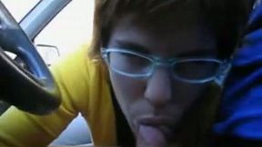 Four eyes amateur slut sucking short dick in a car